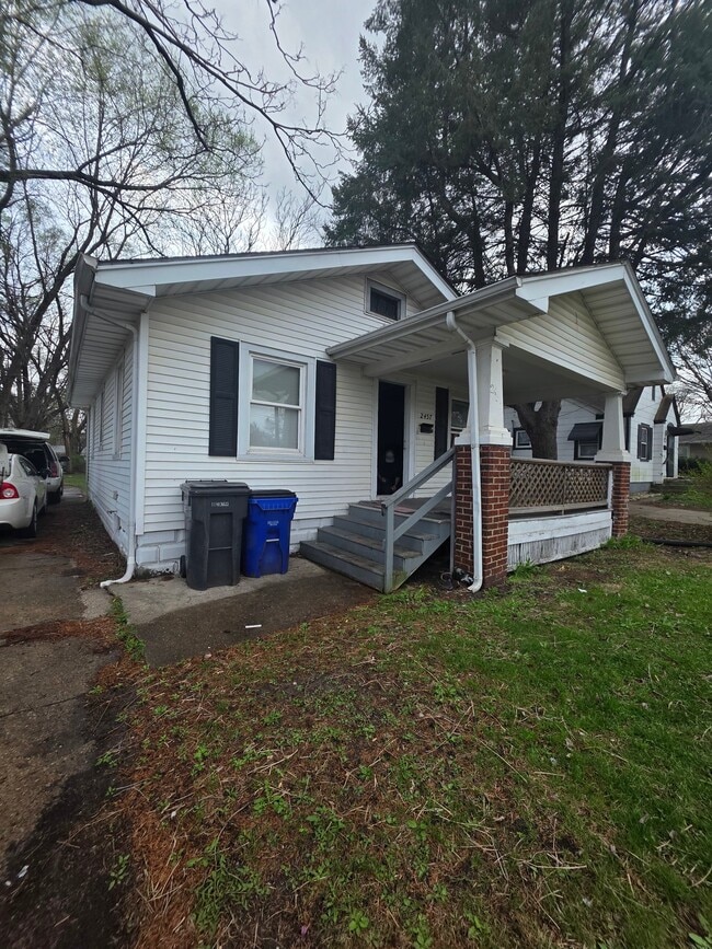 Building Photo - 2457 E Garfield Ave