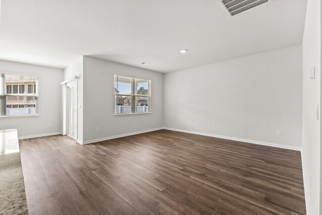 Photo - 1005 Sennema Cir