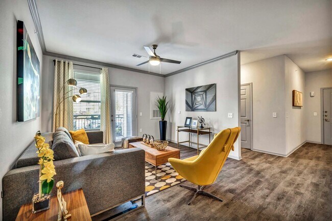 Photo - Spacious Comfort with Upscale Finishes! Unidad HAB