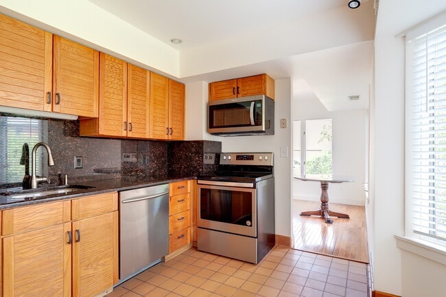 Photo - 475 Arsenal St