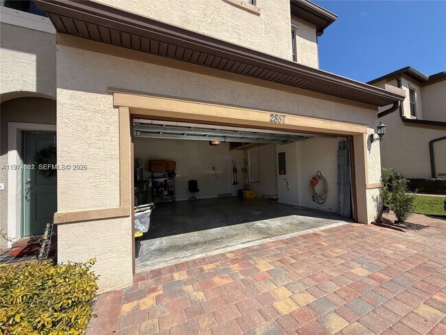 Photo - 2857 Bard St