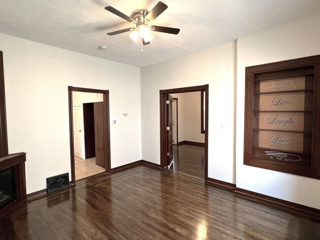 Photo - Beautiful original woodwork!  3 bed South Omaha home!