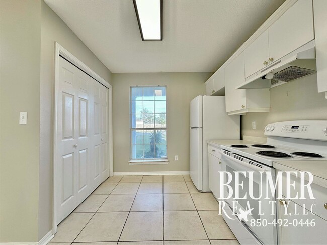 Photo - Charming 3br 2 bath Located 4 miles from NAS Back Gate