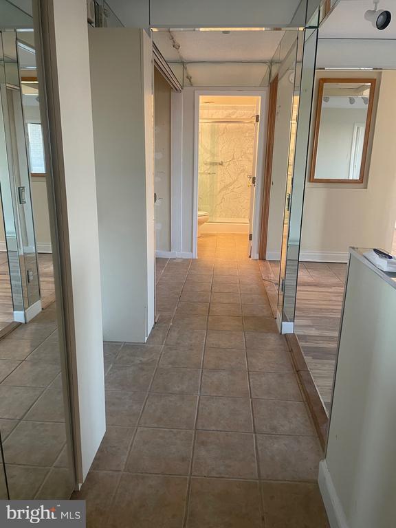 Building Photo - 5225 Pooks Hill Rd Unit 1824N