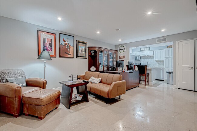 Photo - 1860 White Oak Dr Unit 375