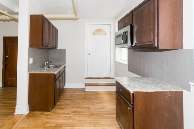 Photo - 4830 W Addison St Unidad RG