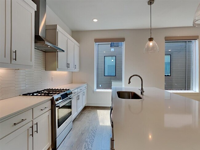 Photo - 129 E Oscar Dr