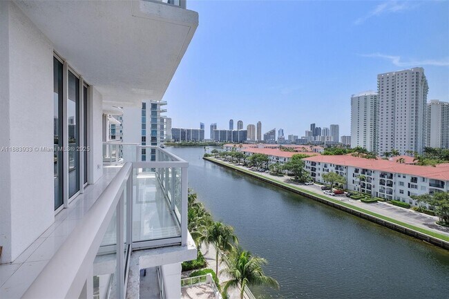 Photo - 3030 NE 188th St Unidad 609