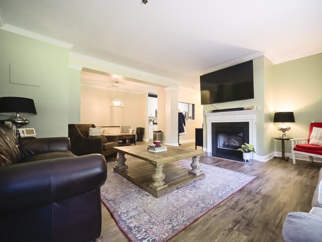 Photo - "Charming 3-Bedroom Condo with Cozy Fireplace - 1404 Sq Ft of Comfort in Prime NC Location!" Unit 3