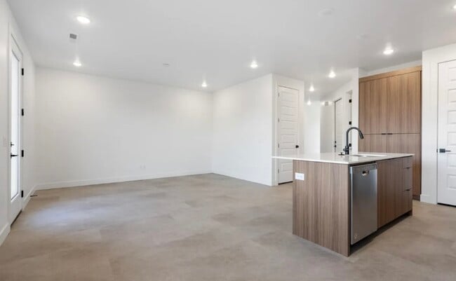 Photo - 310 S 1930 W