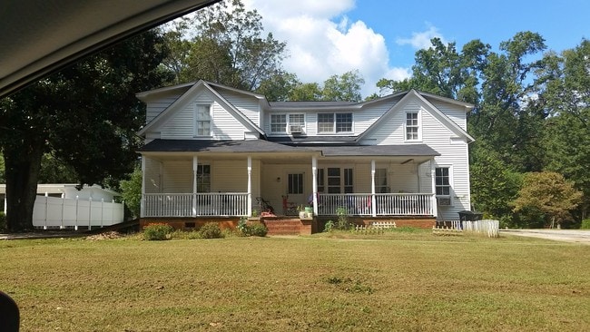 Building Photo - 627 Longview St Unit 4