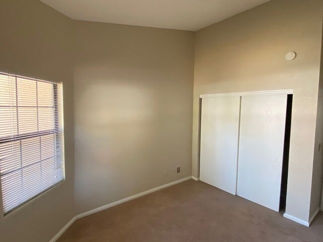 Photo - 3 Bedroom 2 Bathroom Home!