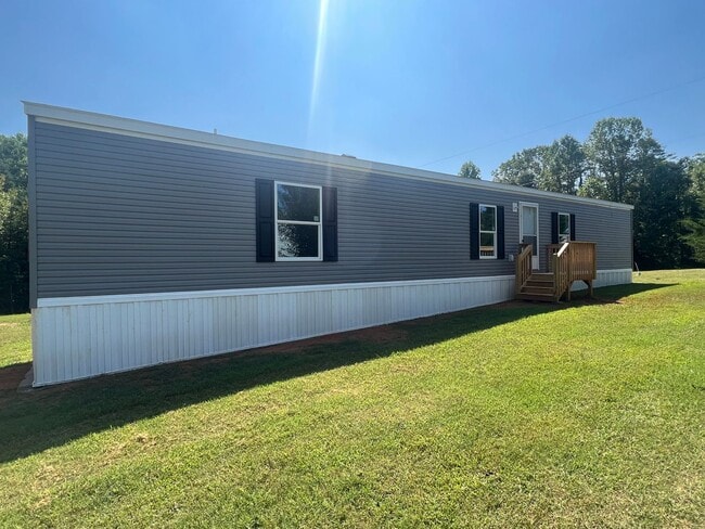 Building Photo - Three bedroom, two bath newer mobile home in Ruffin Unit 56 Casview Acres #1