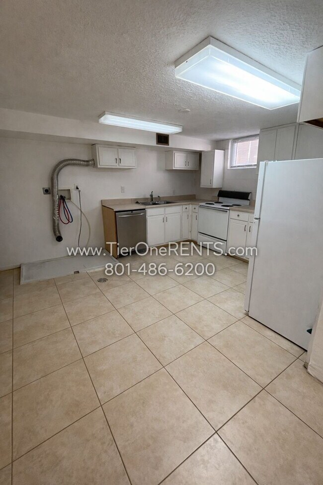 Photo - No deposit option available for qualified renter with Obligo! Unit B South