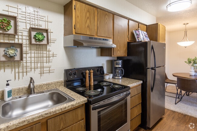 2BR, 2BA - 900 SF