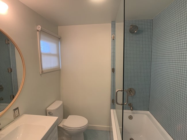 Photo - 4317 Westlawn Ave Unidad rear