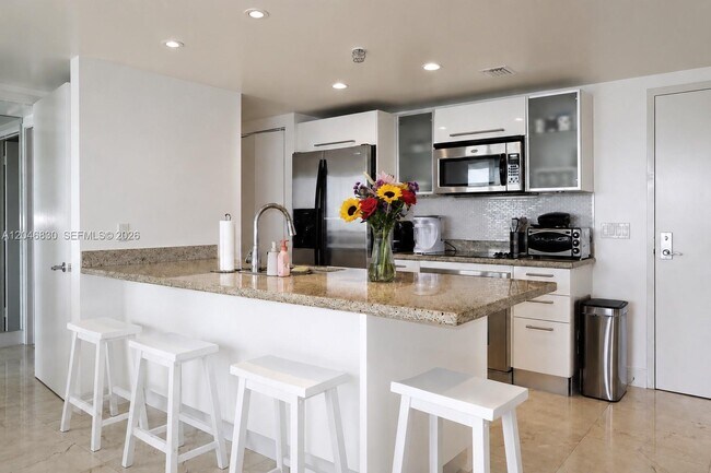 Photo - 185 SW 7th St Unidad 3709