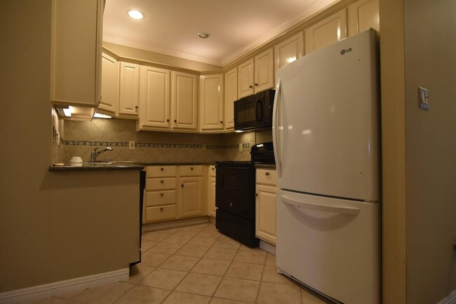 Photo - 2100 Tanglewilde St Condo Unit 438