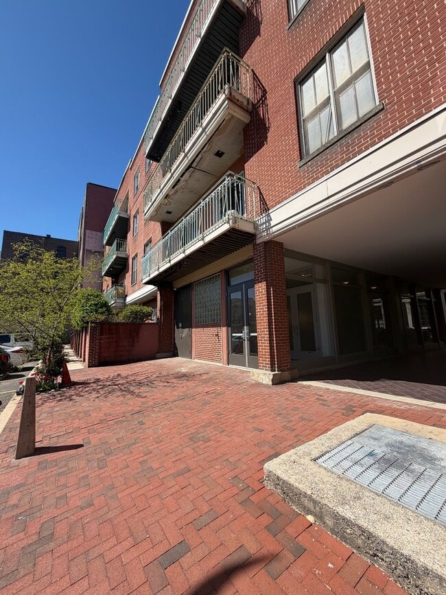 Building Photo - 102 Church St Unit 404