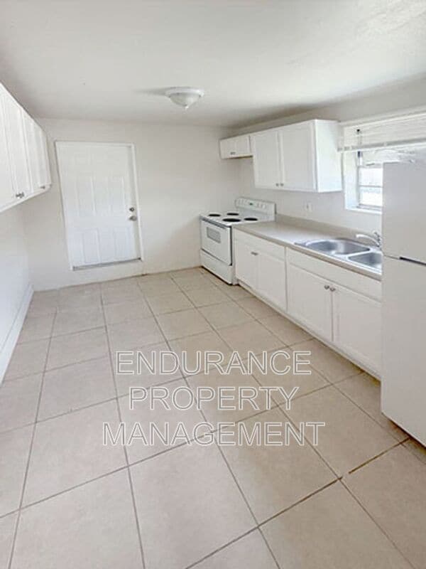 Photo - 1125 W 28th St