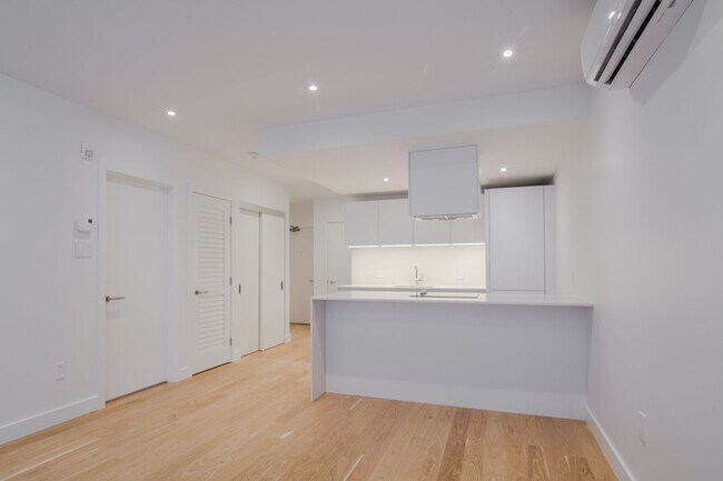 Photo - 3014 Avenue Van Horne Unit 14