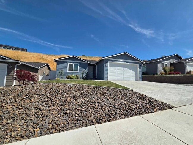Gorgeous 3 bedroom 2 bath HOUSE in coveted... - Gorgeous 3 bedroom 2 bath HOUSE in coveted...