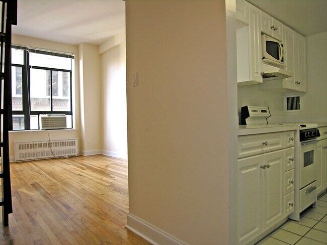 Building Photo - 1 Astor Pl Unit 2G Rental