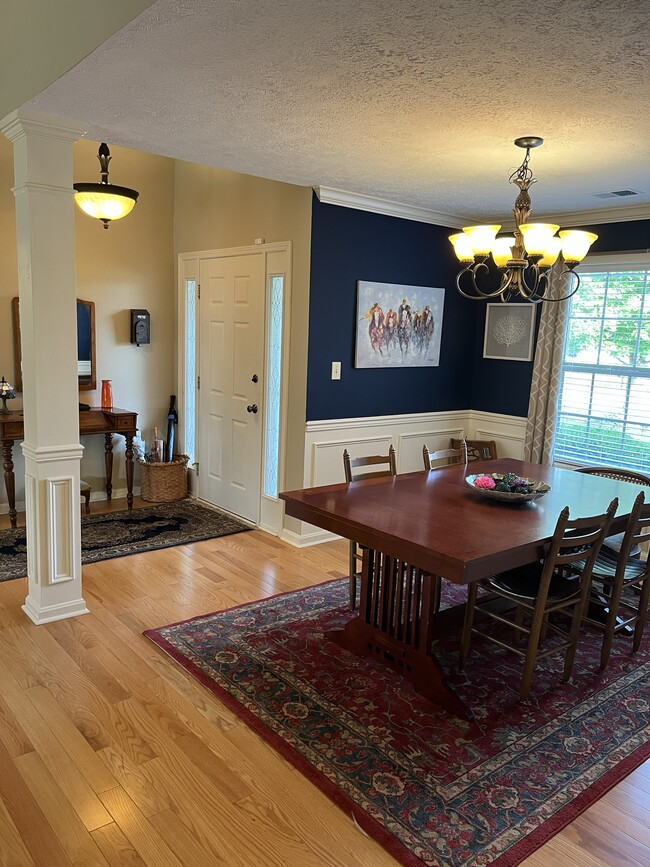 Photo - 5715 Waveland Cir