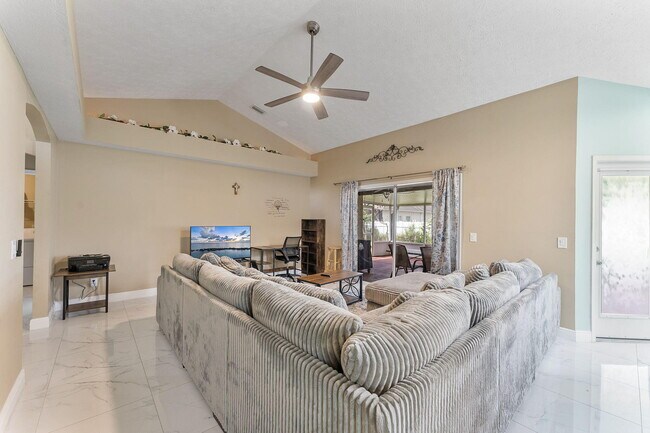 Photo - 1622 SW Realty St