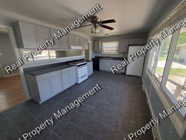 Photo - 125 Crestview Ln