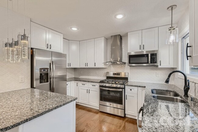 Photo - 7020 Winsdale St
