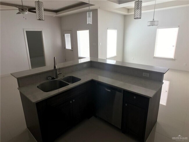 Photo - 27 N 51st St