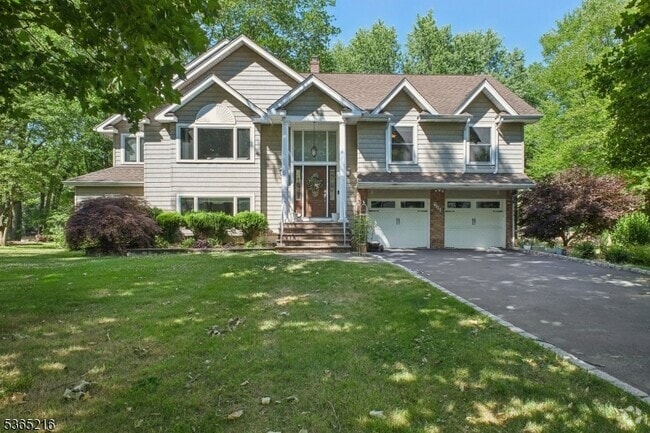 Building Photo - 195 Chaucer Dr Rental