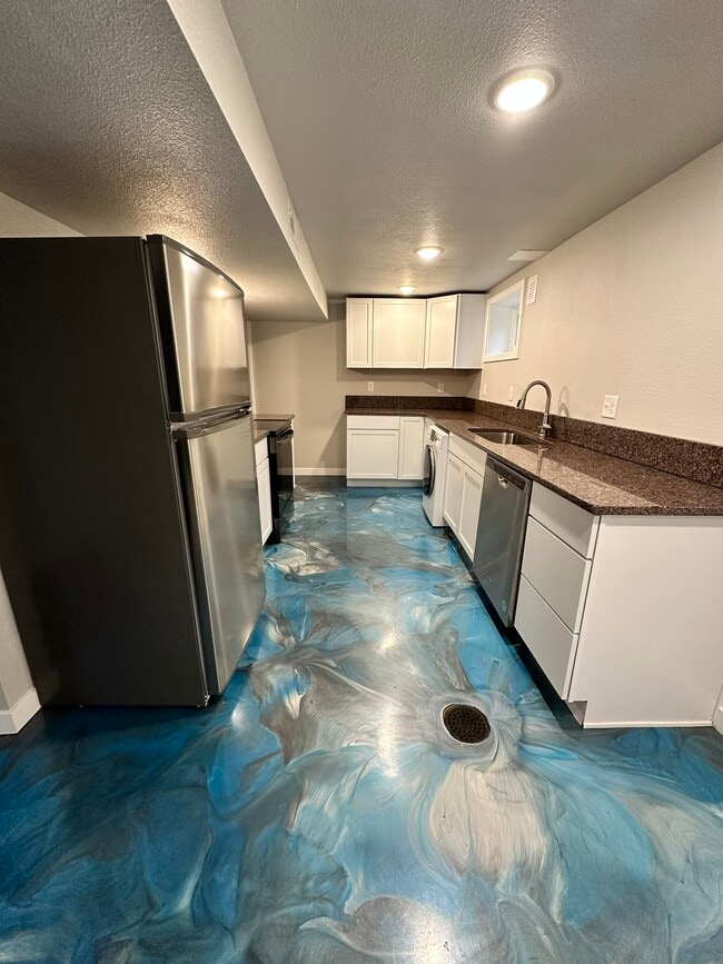 Photo - 613 Killarney Dr