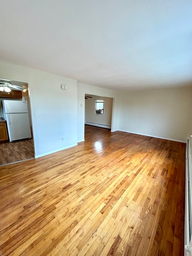 Building Photo - 564 Long Beach Rd Unit 2 bedroom