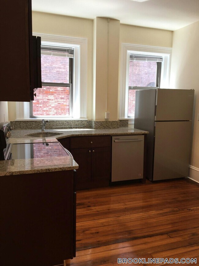 1463 Beacon St Unit 43