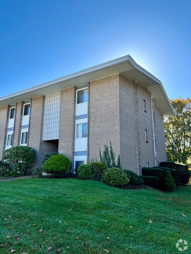 Building Photo - 280 Gardner Ave Unit D4 Rental