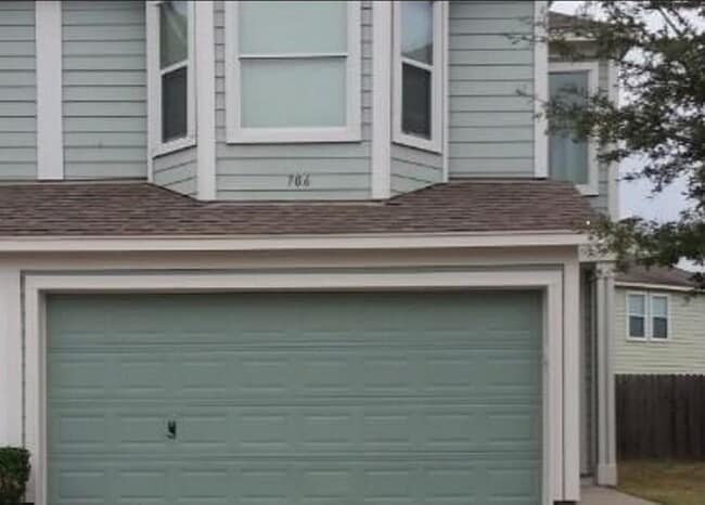 Photo - 706 Woodport Ln