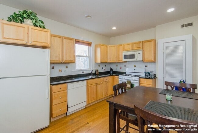 Building Photo - 126 Minden St Rental