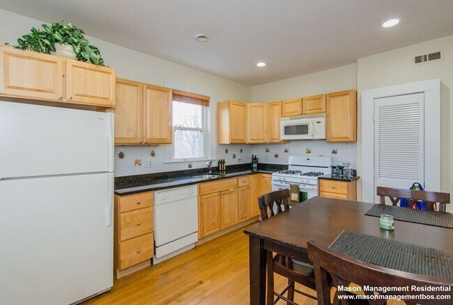 Photo - 126 Minden St Apartments