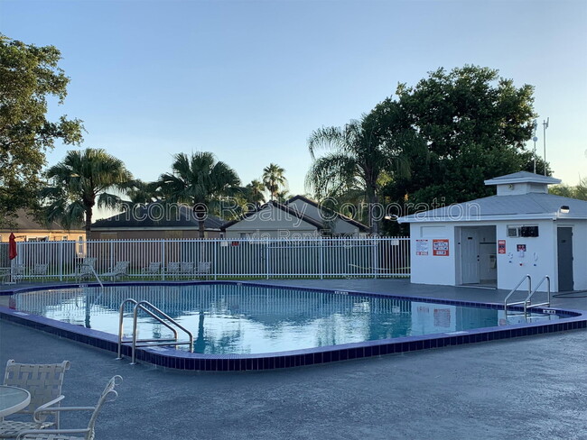 Photo - 848 SW 10th St