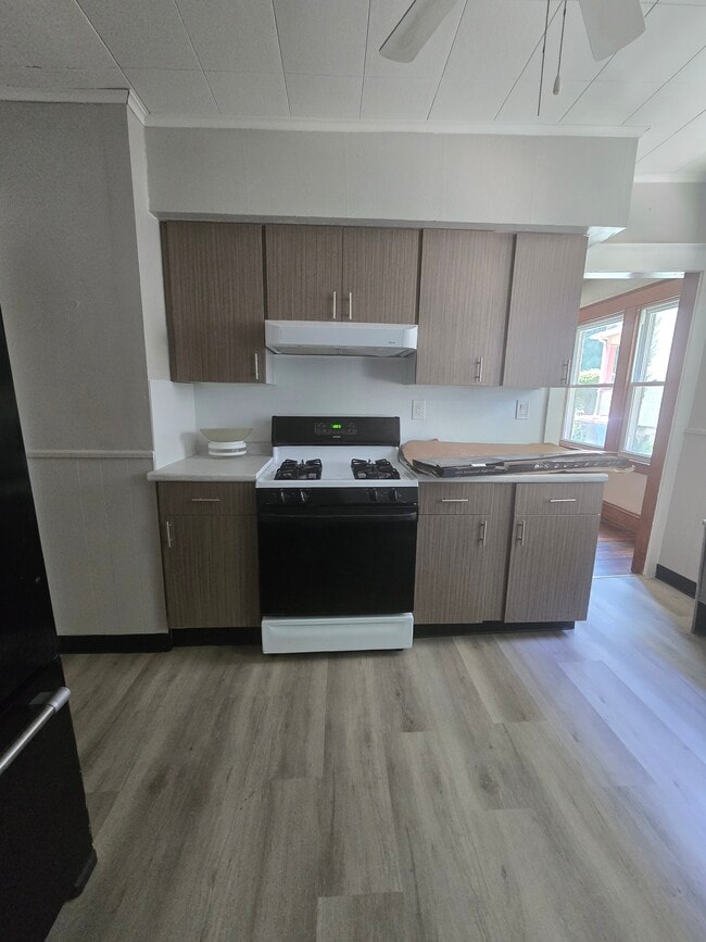 58 Warren St Unit 1st floor