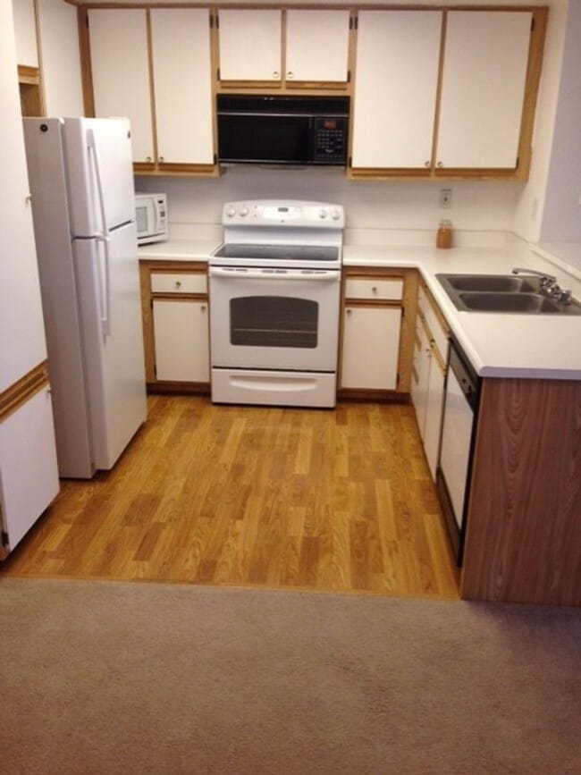 Photo - BEAUTIFUL ONE BEDROOM ONE BATH CONDO WITH ...