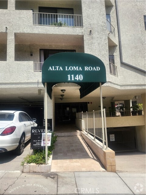 Building Photo - 1140 Alta Loma Rd Unit 204 Rental