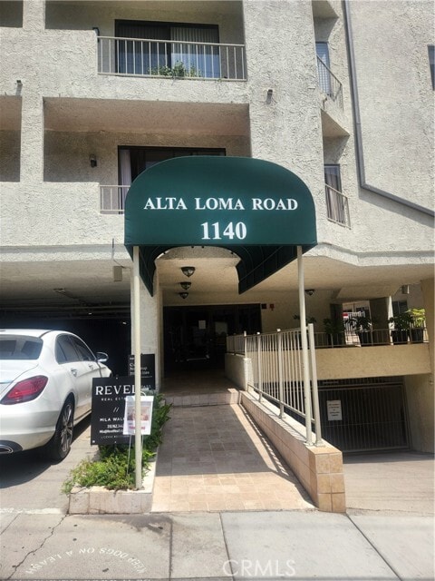 Building Photo - 1140 Alta Loma Rd Unit 204 Rental