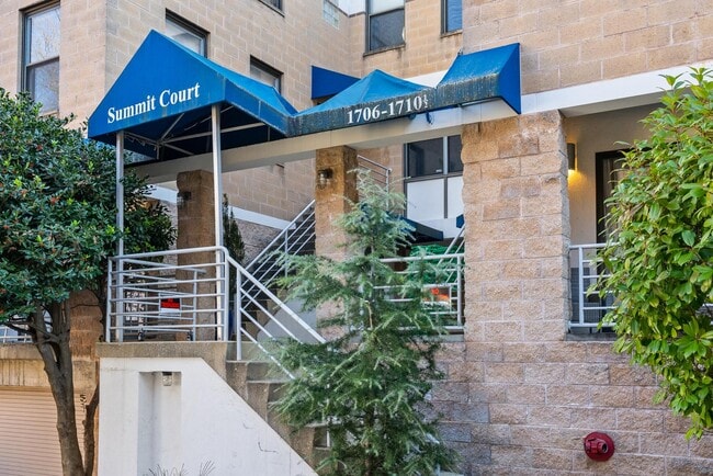 Building Photo - 1710 Summit Pl NW