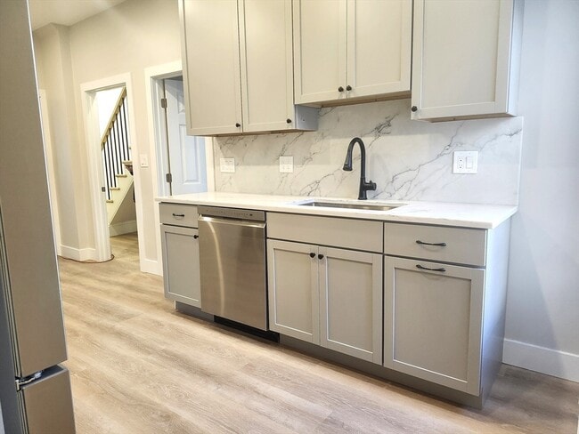 Photo - 264 Bowen St