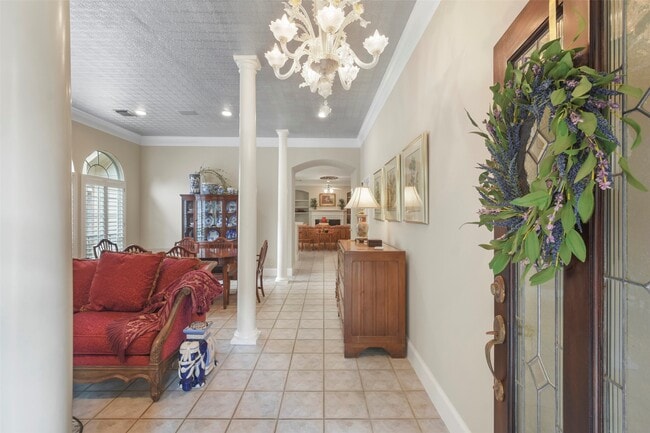 Photo - 18 Pinery Ridge Pl