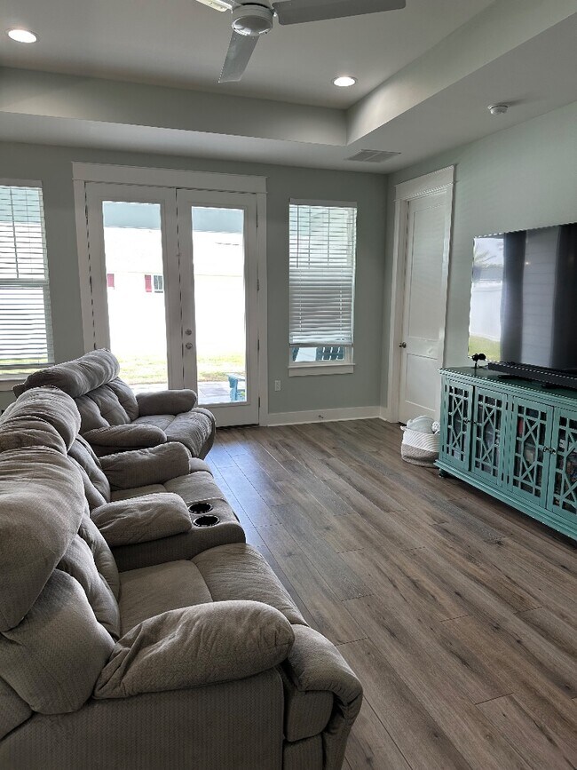 Photo - 409 Mill Point Ln