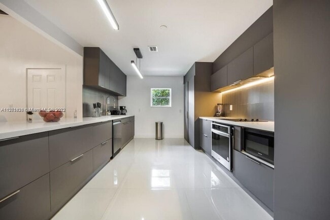 Photo - 20 NE 48th St